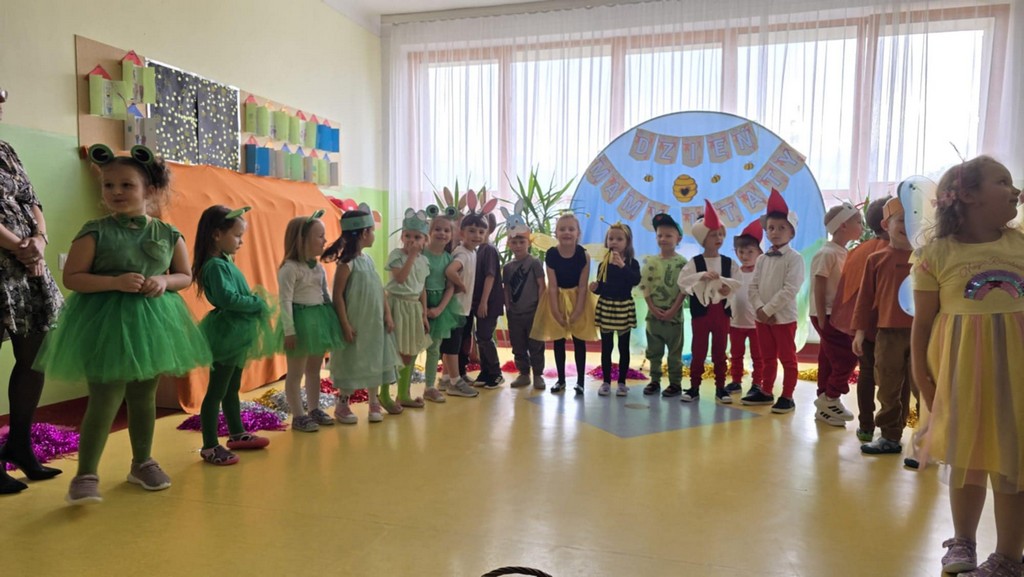 Przedstawienie o niegrzecznej żabce dla rodziców