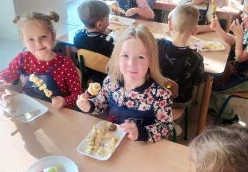 Smaczne i zdrowe szaszłyki owocowe