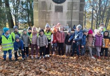 Spacer na Cmentarz Wojskowy