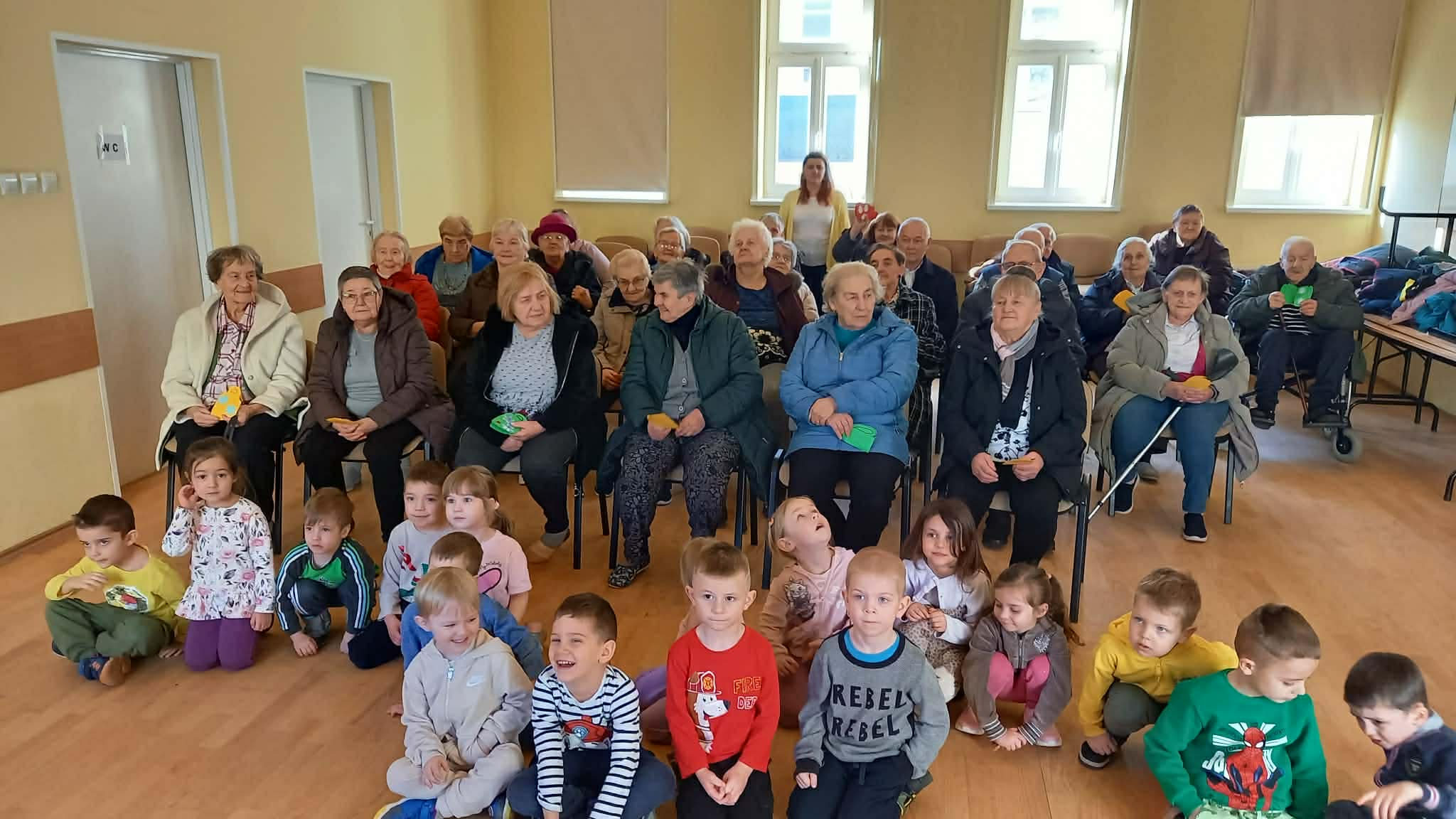 Wizyta przedszkolaków w Dziennym Domu Seniora