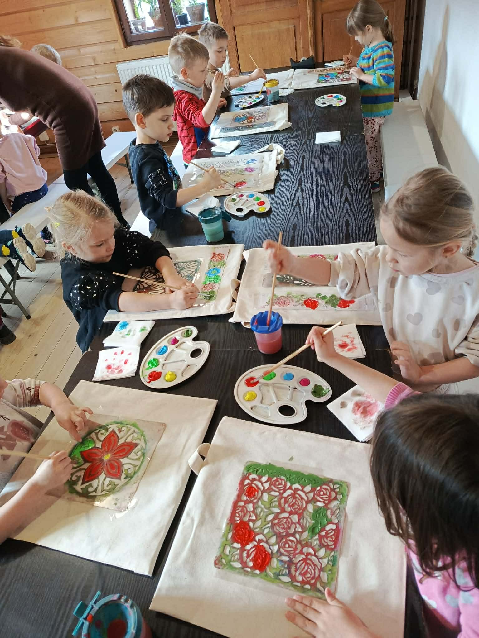 Warsztaty plastyczne w skansenie w Szymbarku